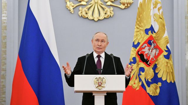 © РИА Новости . Юрий Кочетков / Встреча Владимира Путина с выпускниками вузов силовых ведомств Путин приготовил для Киева убийственный аргумент, от которого нельзя отказаться, и который изменит все