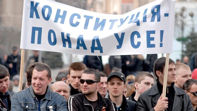 © РИА Новости . Павел Цуркан Тридцать лет украинской Конституции: как страна утратила легитимность