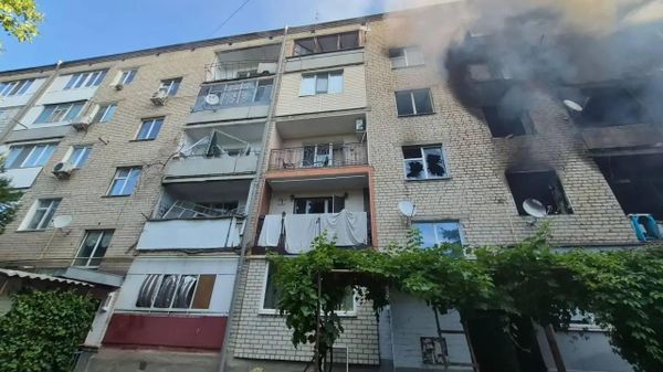 Несколько квартир полностью выгорели в многоэтажном доме в Каховке после минометного обстрела ВСУ, сообщает глава Каховского муниципального округа Херсонской области Филипчук Несколько квартир полностью выгорели в многоэтажном доме в Каховке после минометного обстрела ВСУ, сообщает глава Каховского муниципального округа Херсонской области Филипчук