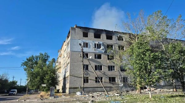 Несколько квартир полностью выгорели в многоэтажном доме в Каховке после минометного обстрела ВСУ, сообщает глава Каховского муниципального округа Херсонской области Филипчук