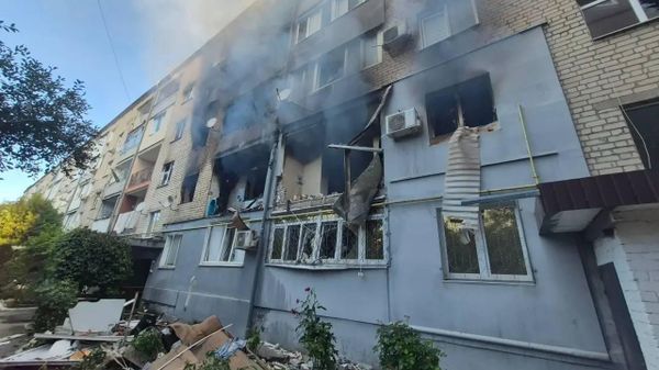 Несколько квартир полностью выгорели в многоэтажном доме в Каховке после минометного обстрела ВСУ, сообщает глава Каховского муниципального округа Херсонской области Филипчук