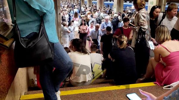 Обстановка в Киевском метро на фоне воздушной тревоги Обстановка в Киевском метро на фоне воздушной тревоги