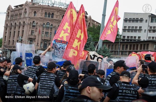 Демонстрация против НАТО в Анкаре