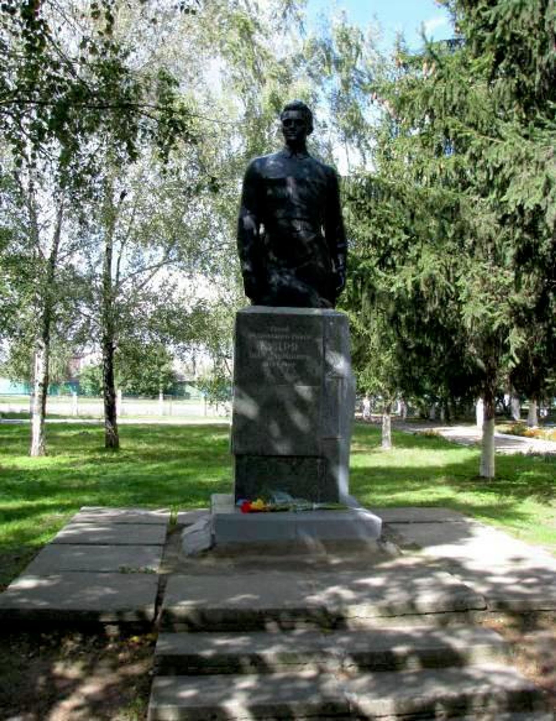 Памятник Ивану Кудре в Киевской области (ныне снесён). Фото из социальных сетей Памятник Ивану Кудре в Киевской области (ныне снесён). Фото из социальных сетей - РИА Новости, 1920, 07.07.2026