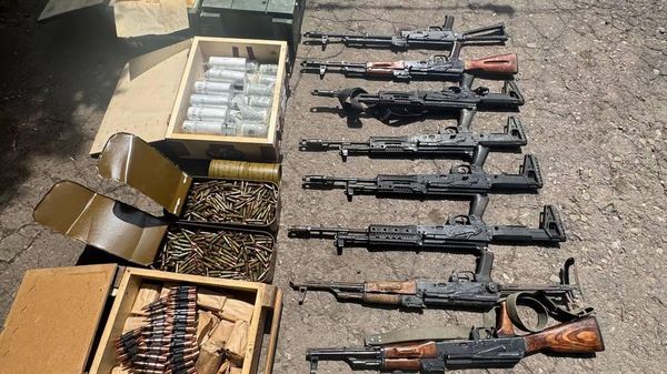 ‼ ФСБ обнаружила крупный схрон с оружием и боеприпасами под Донецком