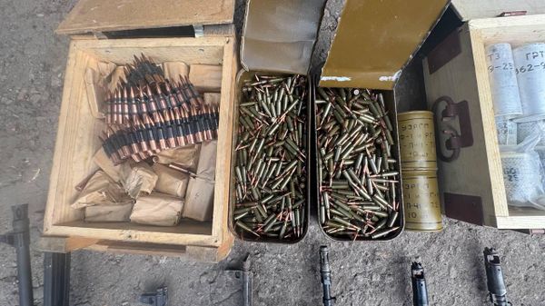 ‼ ФСБ обнаружила крупный схрон с оружием и боеприпасами под Донецком