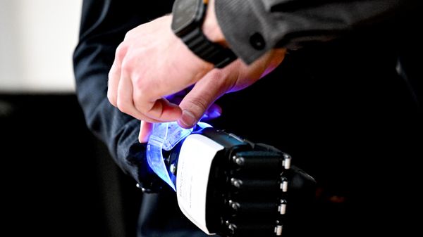 Церемония бракосочетания роботов в Москве Церемония бракосочетания роботов в Москве