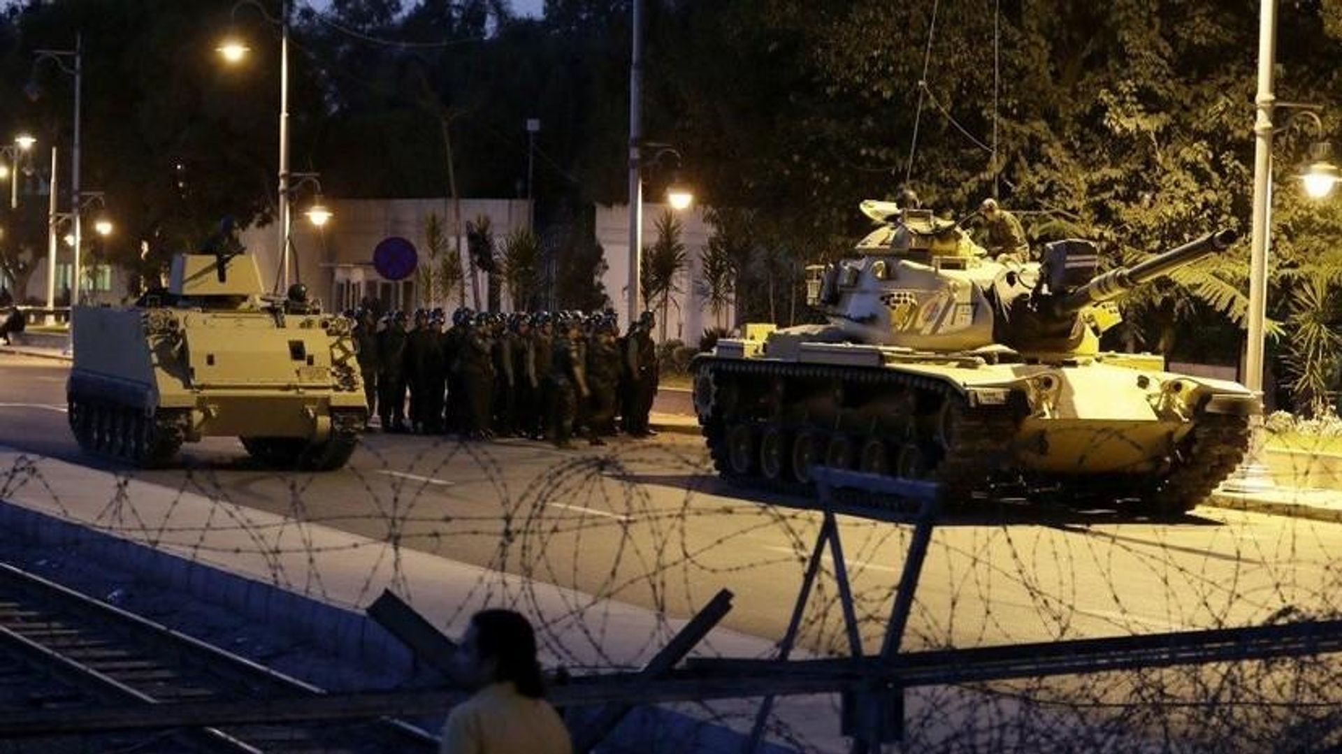 Турецкие солдаты и бронетехника во время попытки переворота в 2016 году - РИА Новости, 1920, 10.07.2026