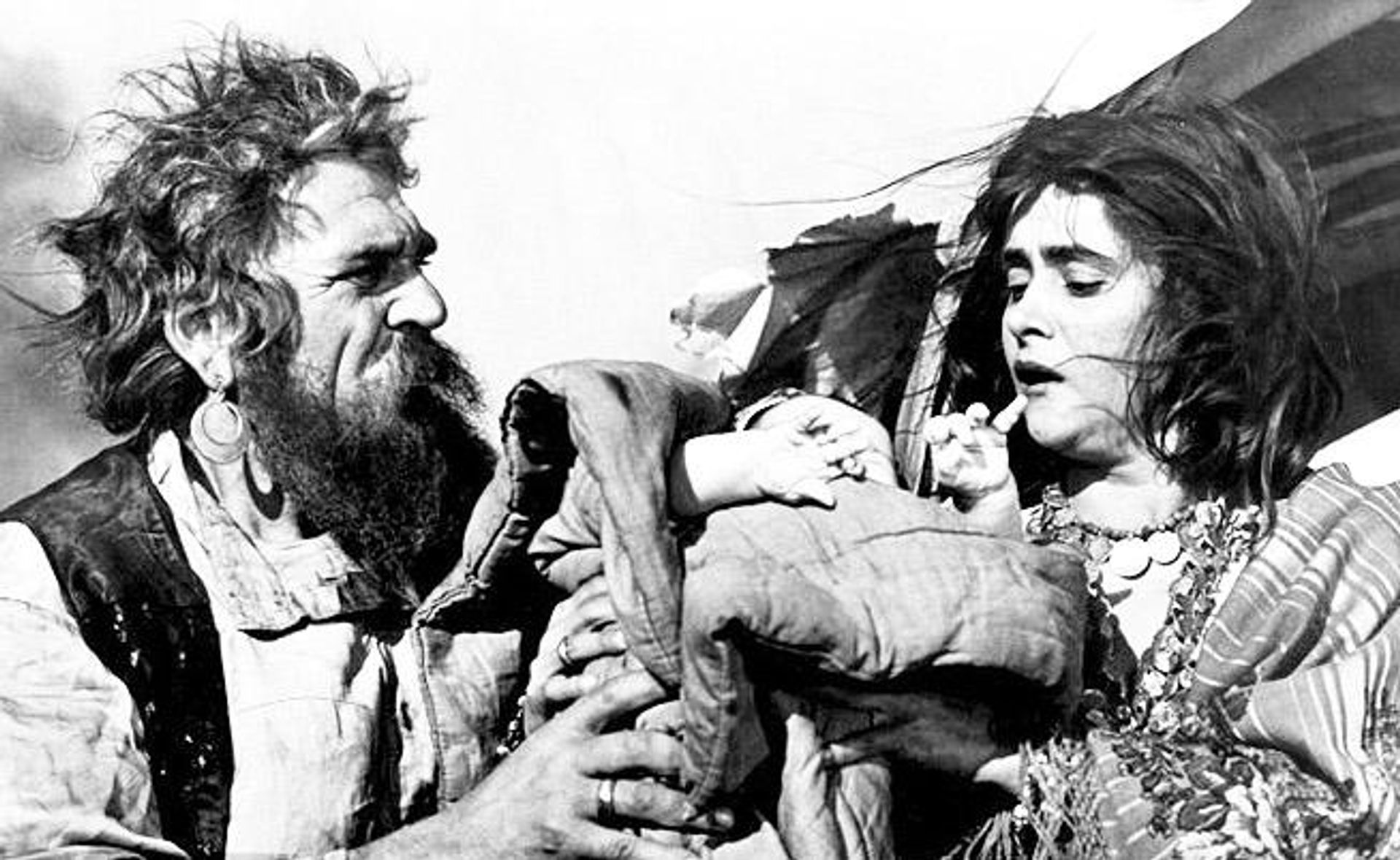 Евгений Матвеев в роли Будулая и Людмила Хитяева в роли Клавдии Пухляковой. Кадр из фильма Цыган, 1967 год Евгений Матвеев в роли Будулая и Людмила Хитяева в роли Клавдии Пухляковой. Кадр из фильма Цыган, 1967 год - РИА Новости, 1920, 13.07.2026