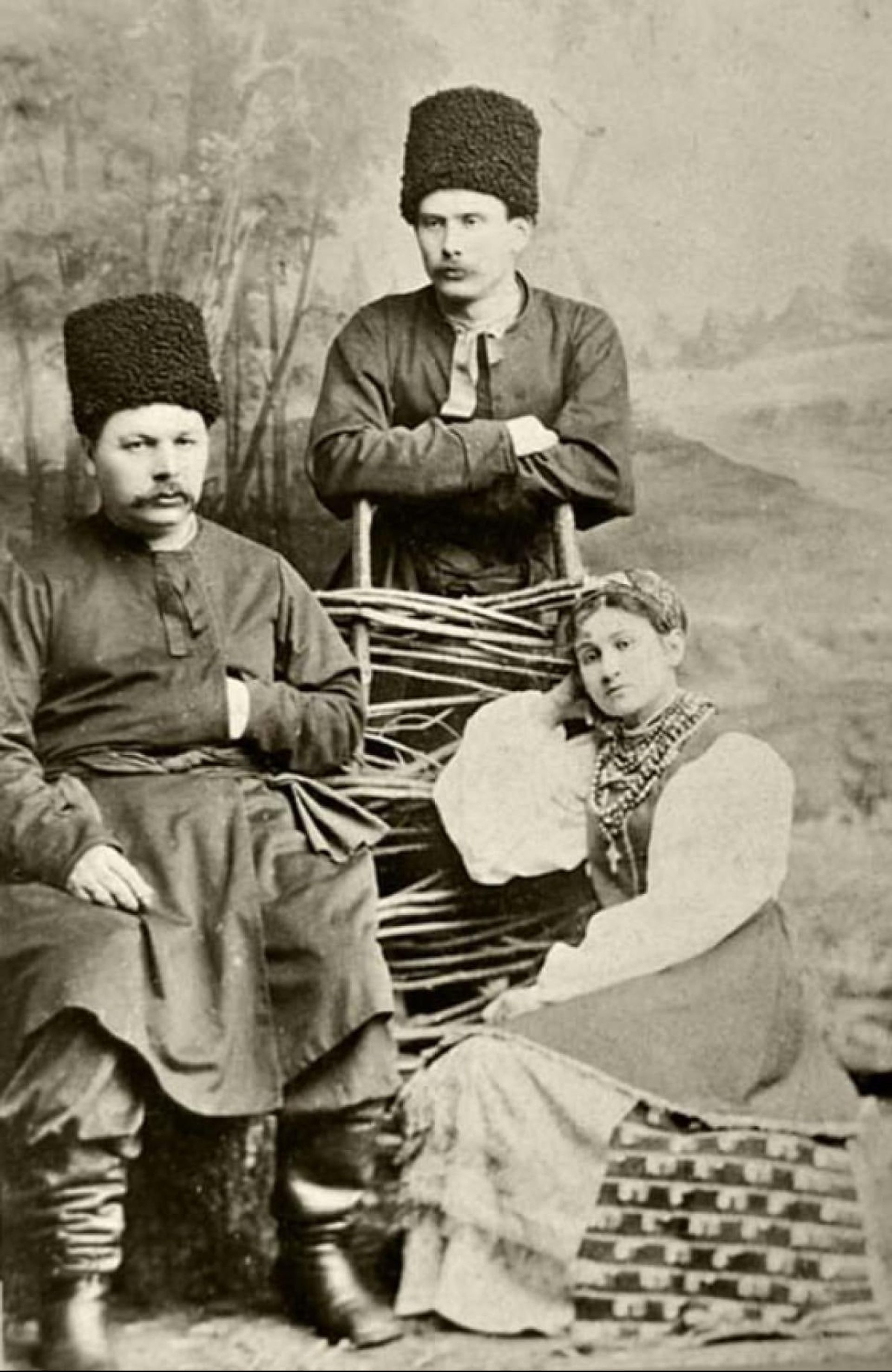 Панас Саксаганский, Николай Садовский и Мария Заньковецкая. Фото середины 1880-х годов Панас Саксаганский, Николай Садовский и Мария Заньковецкая. Фото середины 1880-х годов - РИА Новости, 1920, 15.07.2026