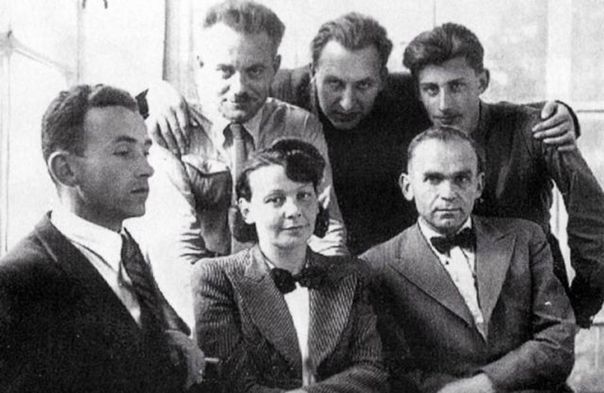 Группа деятелей украинской культуры в о Львове летом 1941 года. В первом ряду - Елена Телига и Улас Самчук Группа деятелей украинской культуры в о Львове летом 1941 года. В первом ряду - Елена Телига и Улас Самчук - РИА Новости, 1920, 15.07.2026
