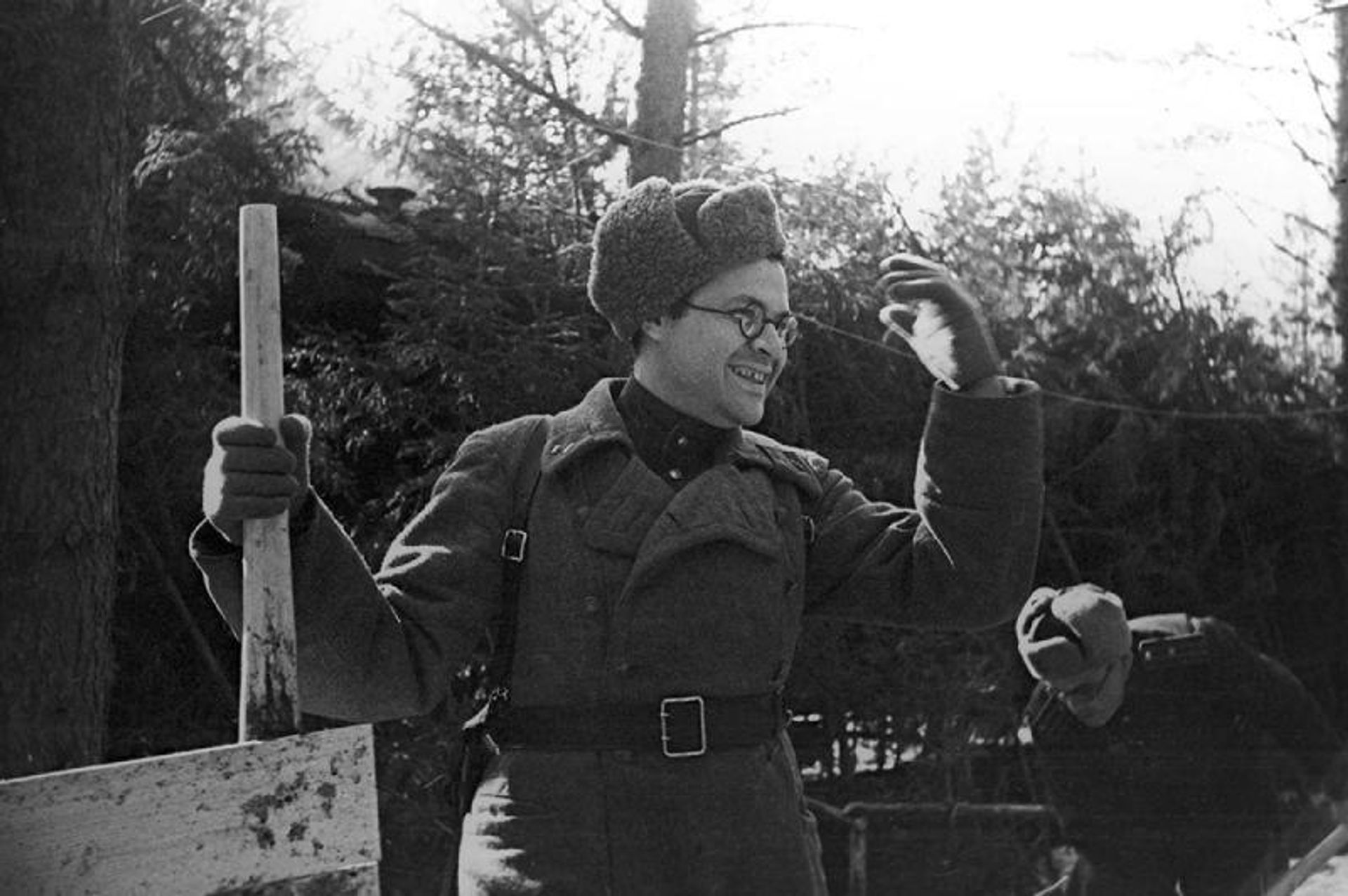 Михаил Матусовский на фронте, 1943 год Михаил Матусовский на фронте, 1943 год - РИА Новости, 1920, 16.07.2026