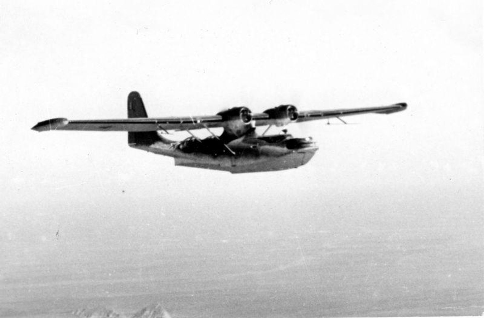 Советская летающая лодка PBN-1 Каталина в полете к порту Дальний, август 1945 года Советская летающая лодка PBN-1 Каталина в полете к порту Дальний, август 1945 года - РИА Новости, 1920, 19.07.2026