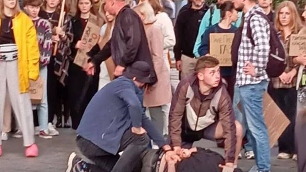 ‼ «Картонный Майдан» во Львове едва не закончился поножовщиной
