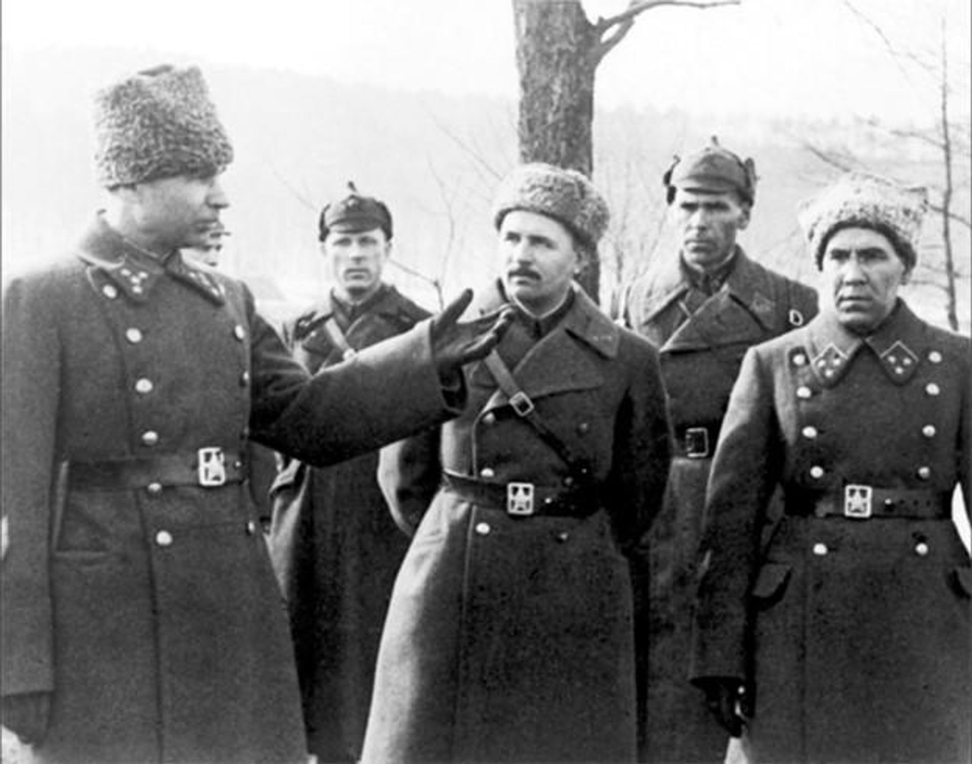 Командование Киевского особого военного округа на предвоенных манёврах: командующий КОВО генерал-полковник Михаил Кирпонос, член военного совета корпусный комиссар Николай Вашугин, начальник штаба генерал-лейтенант Максим Пуркаев - РИА Новости, 1920, 02.08.2026
