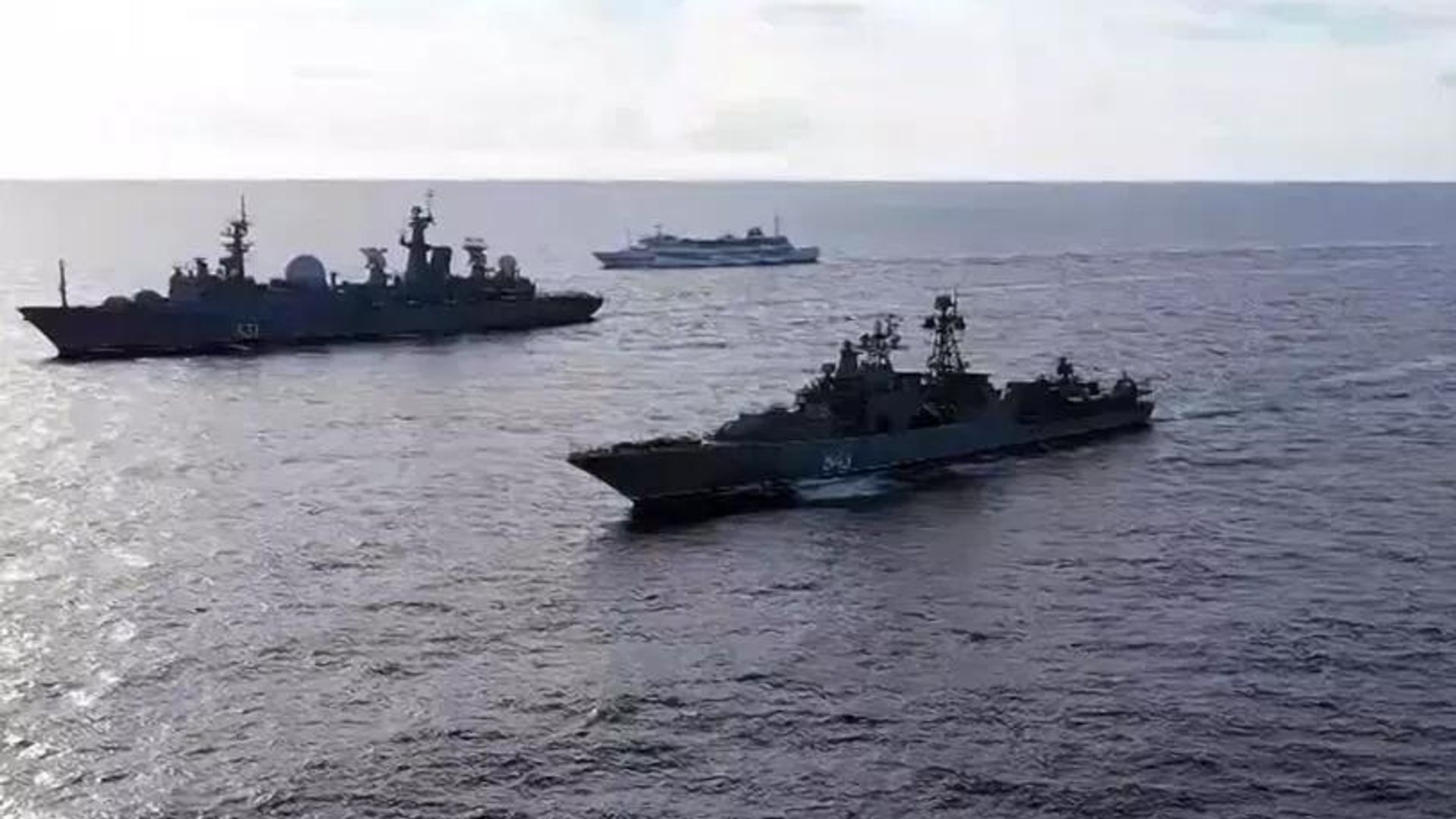 Тактическая группа надводных боевых кораблей Тихоокеанского флота во время проведения оперативных учений разнородных сил флота - РИА Новости, 1920, 04.08.2026