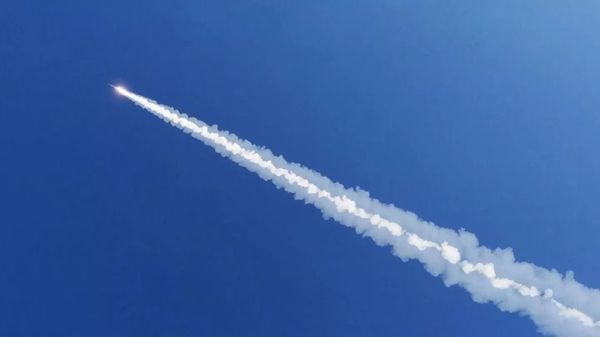 Ракета, выпущенная оперативно-тактическим комплексом Искандер