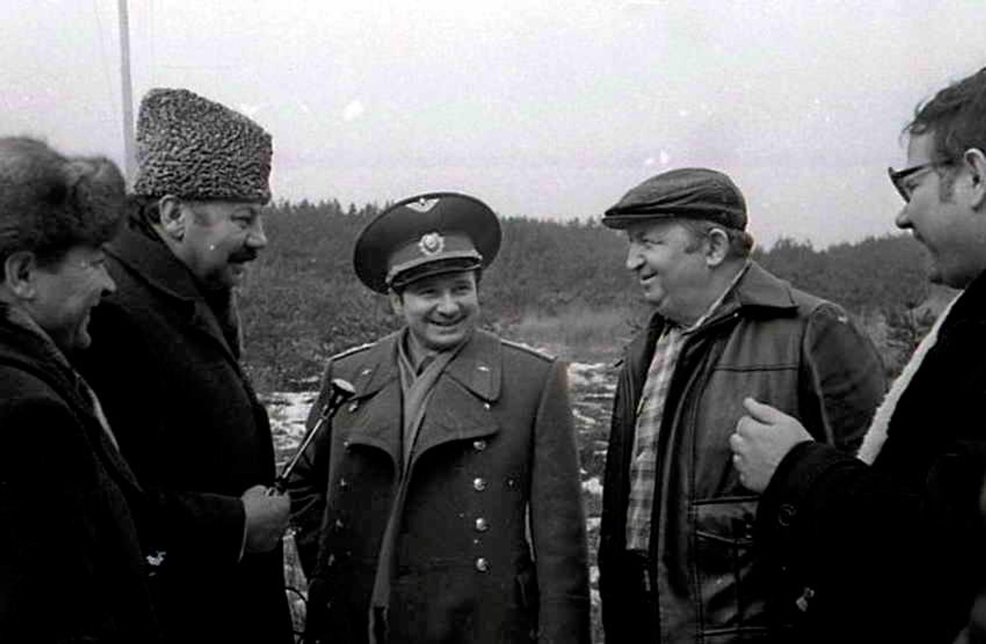 Леонид Кизим среди земляков, март 1981 года - РИА Новости, 1920, 05.08.2026