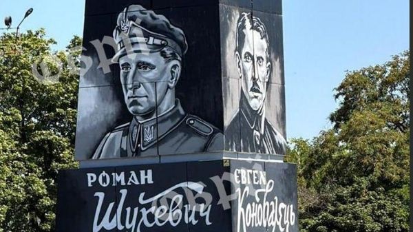 Чугуев: памятник Ленину снесли, постамент расписали портретами пособников гитлеровцев