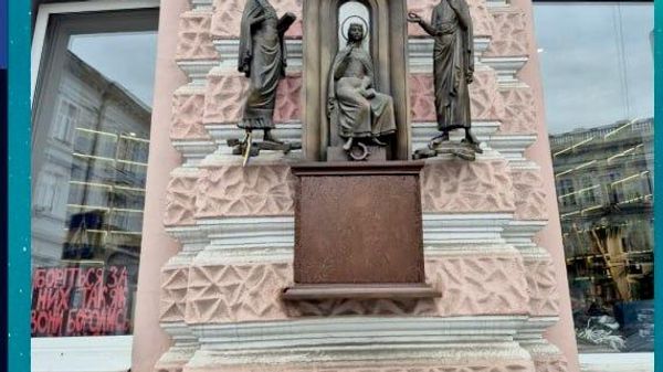 Мамкины деколонизаторы в Одессе уничтожили историческую надпись на русском