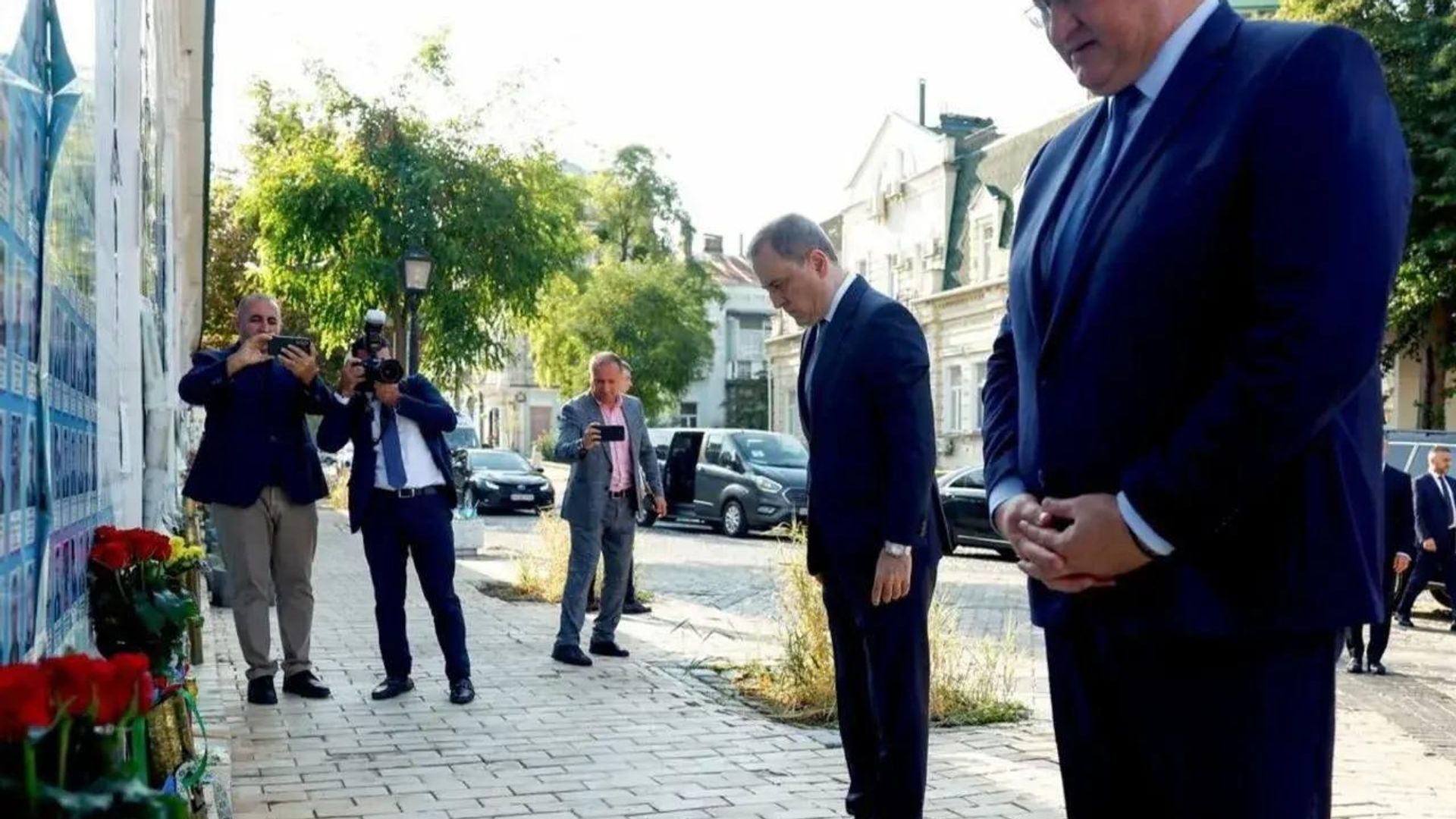 Глава МИД Азербайджана почтил в Киеве погибших украинских боевиков Глава МИД Азербайджана почтил в Киеве погибших украинских боевиков - РИА Новости, 1920, 06.08.2026