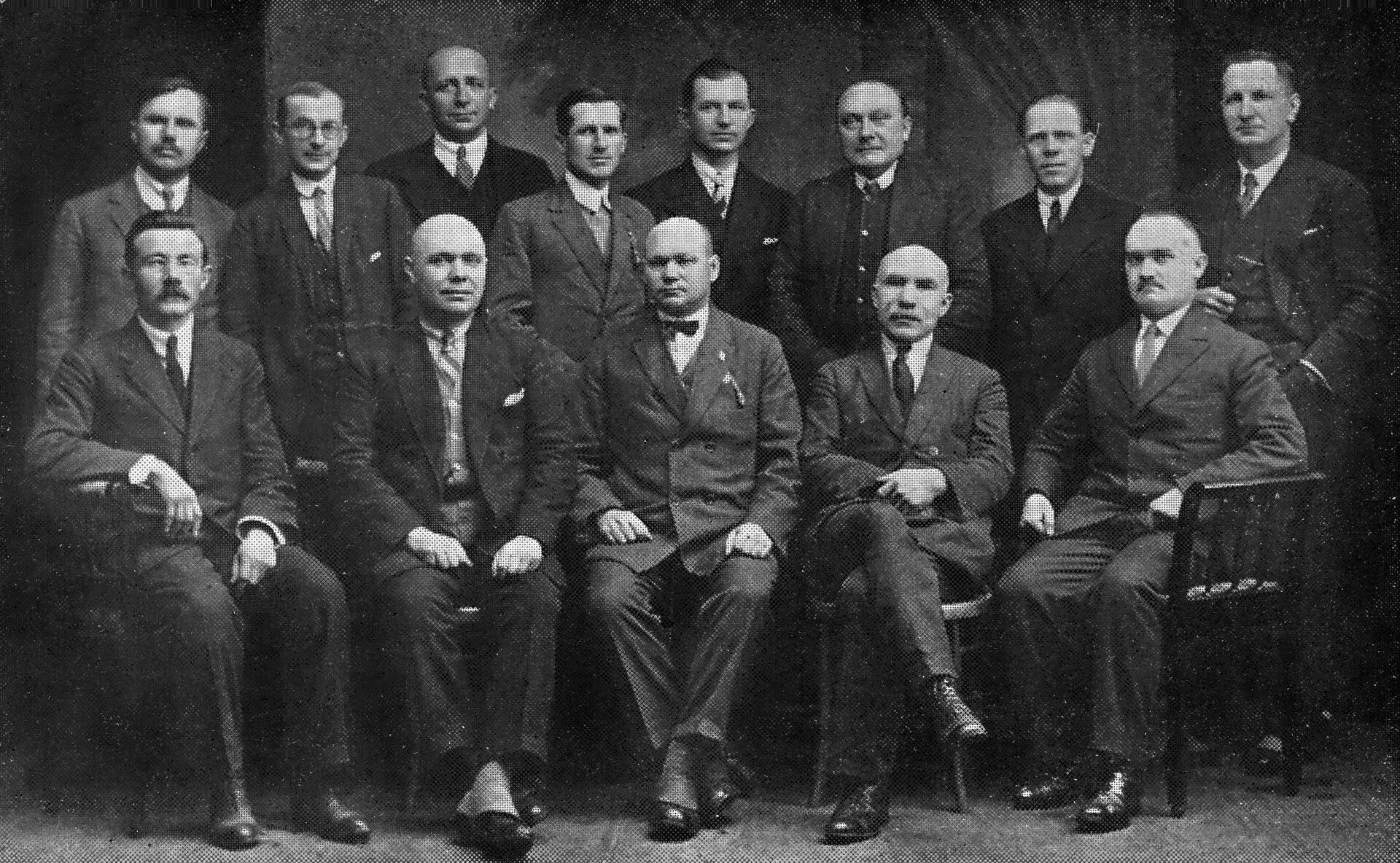 Исаак Мазепа (первый слева) на конференции УСДРП в Чехословакии, 1926 год Исаак Мазепа (первый слева) на конференции УСДРП в Чехословакии, 1926 год - РИА Новости, 1920, 13.08.2026