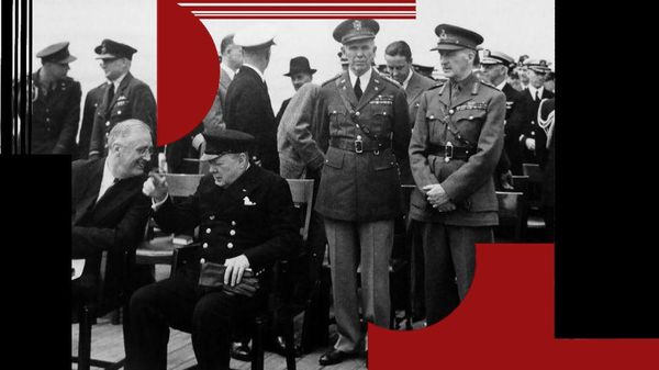 Рузвельт и Черчилль после подписания Атлантической хартии на борту линкора Prince of Wales, 14 августа 1941 года. Справа от Черчилля - начальник штаба сухопутных войск США генерал Джордж Маршалл и начальник Имперского Генерального штаба фельдмаршал Джон Дилл 