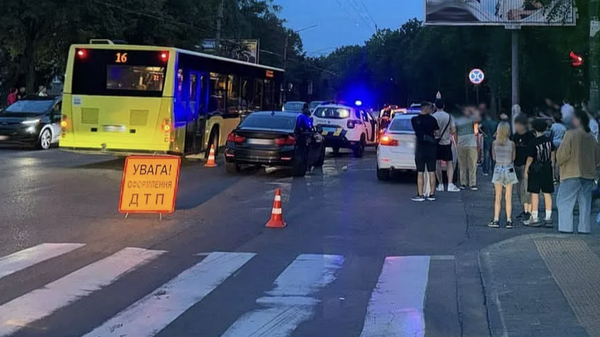 Два BMW сбили отца с дочерью на красный свет: подробности жуткого ДТП во Львове