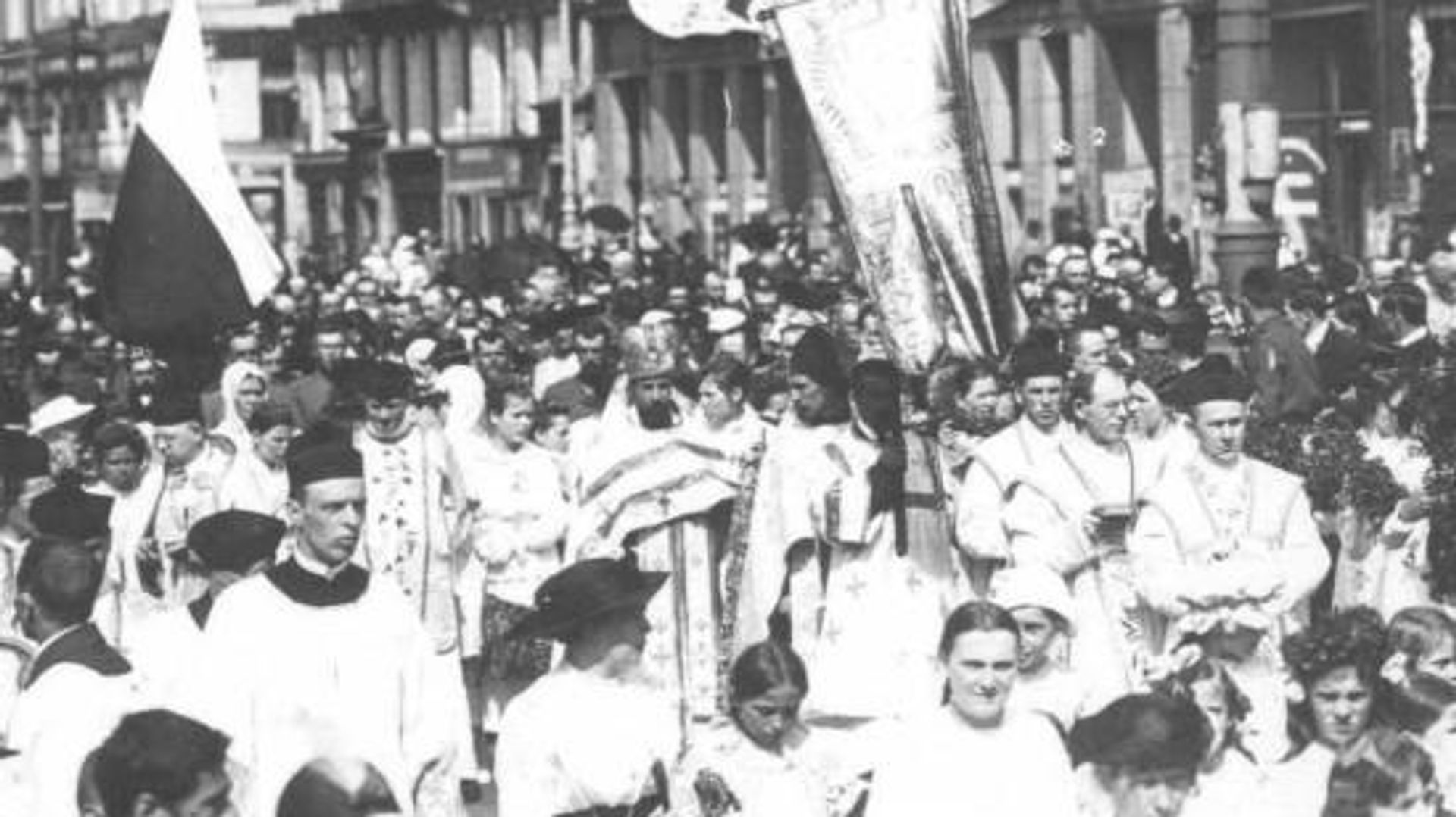 Крестный ход греко-католиков. Петроград, 30 мая 1918 года Крестный ход греко-католиков. Петроград, 30 мая 1918 года - РИА Новости, 1920, 30.08.2026