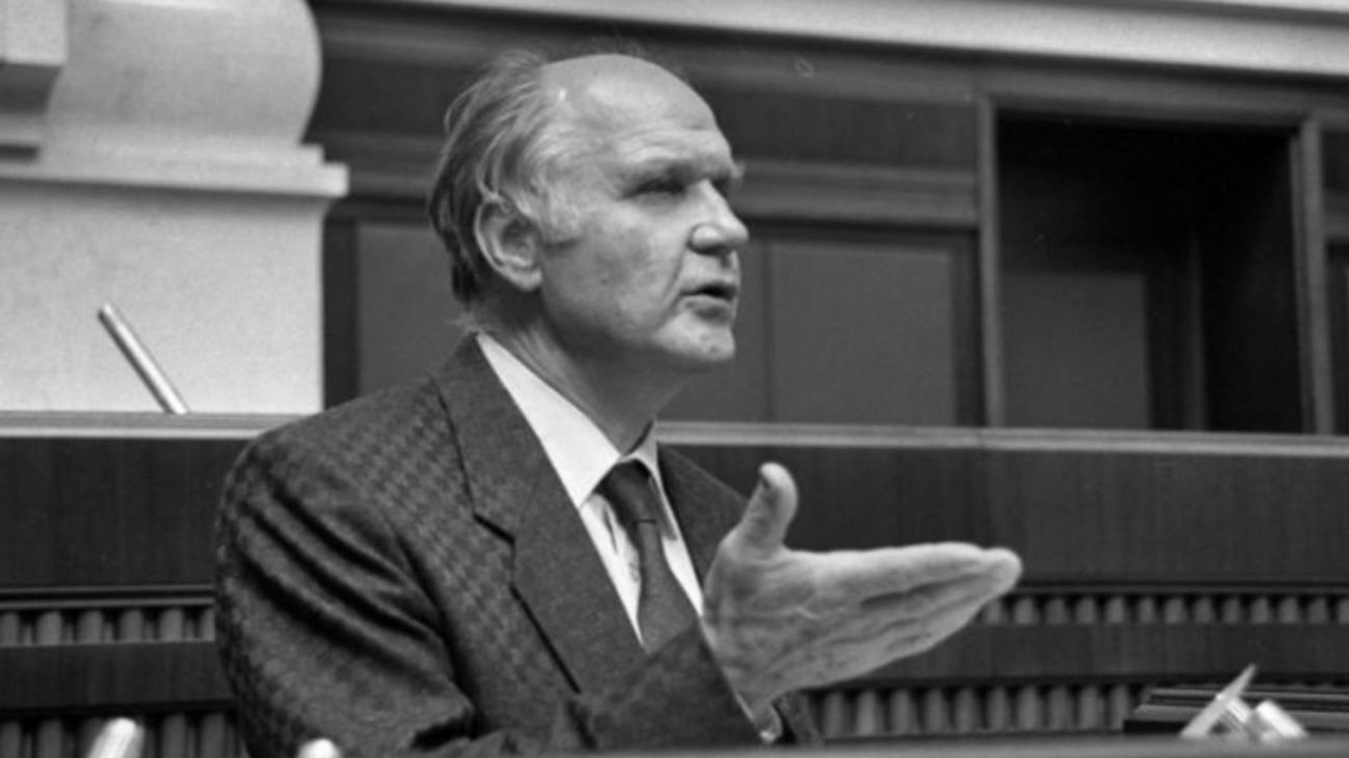 Игорь Юхновский на трибуне Верховной Рады, июль 1990 года - РИА Новости, 1920, 02.09.2026