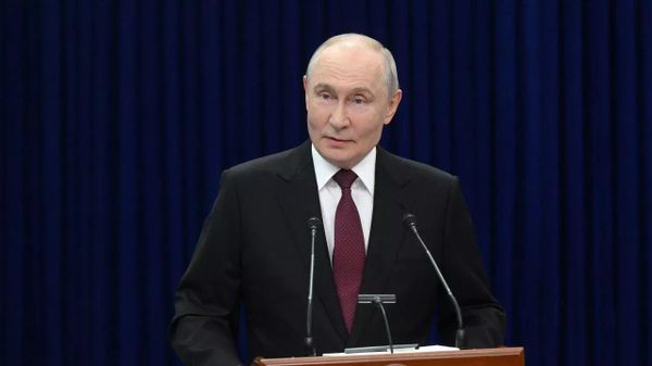 Президент Владимир Путин отвечает на вопросы СМИ в Бишкеке