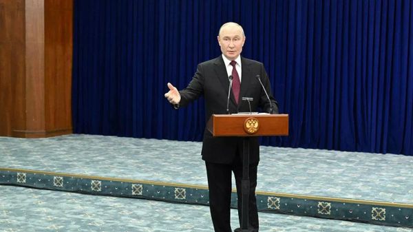 Президент Владимир Путин отвечает на вопросы СМИ в Бишкеке