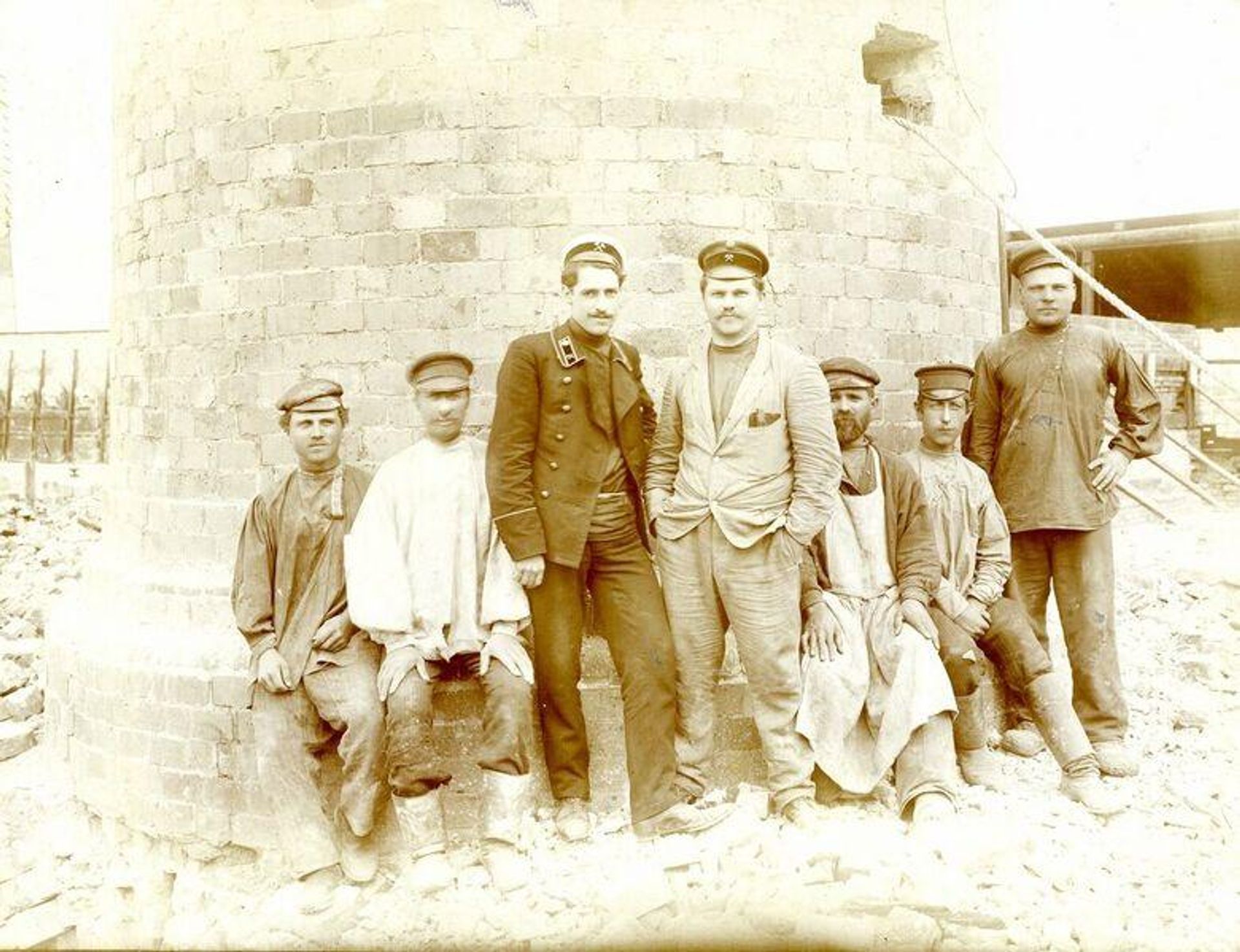 Валериан Данчич (четвёртый справа). Горловка, 1904 год Валериан Данчич (четвёртый справа). Горловка, 1904 год - РИА Новости, 1920, 02.09.2026