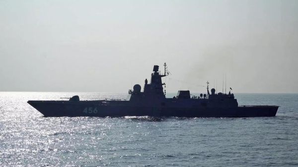 Фрегат Адмирал Головко во время учений в Баренцевом море