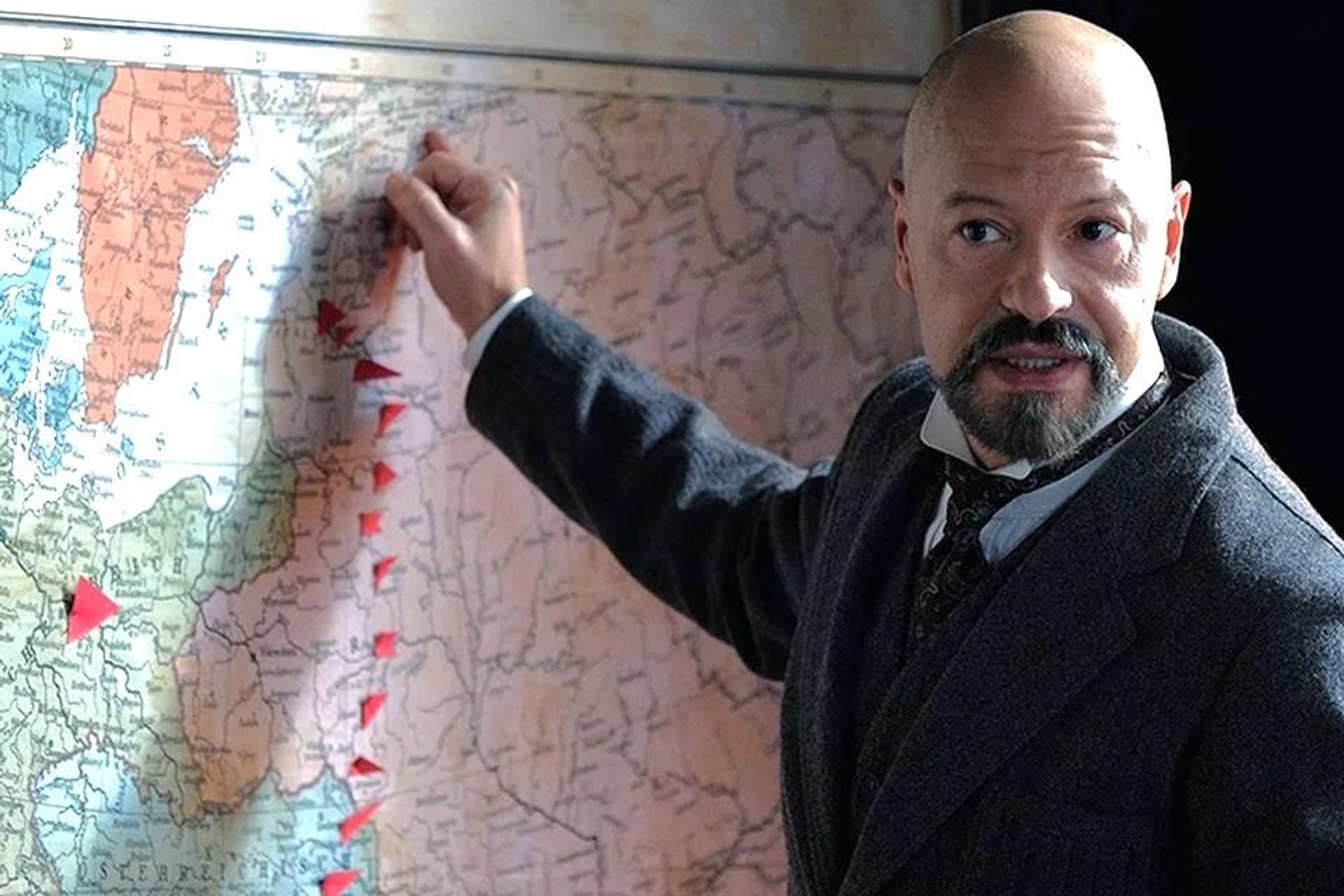Фёдор Бондарчук в роли Александра Парвуса. Кадр из сериала Демон революции - РИА Новости, 1920, 08.09.2026