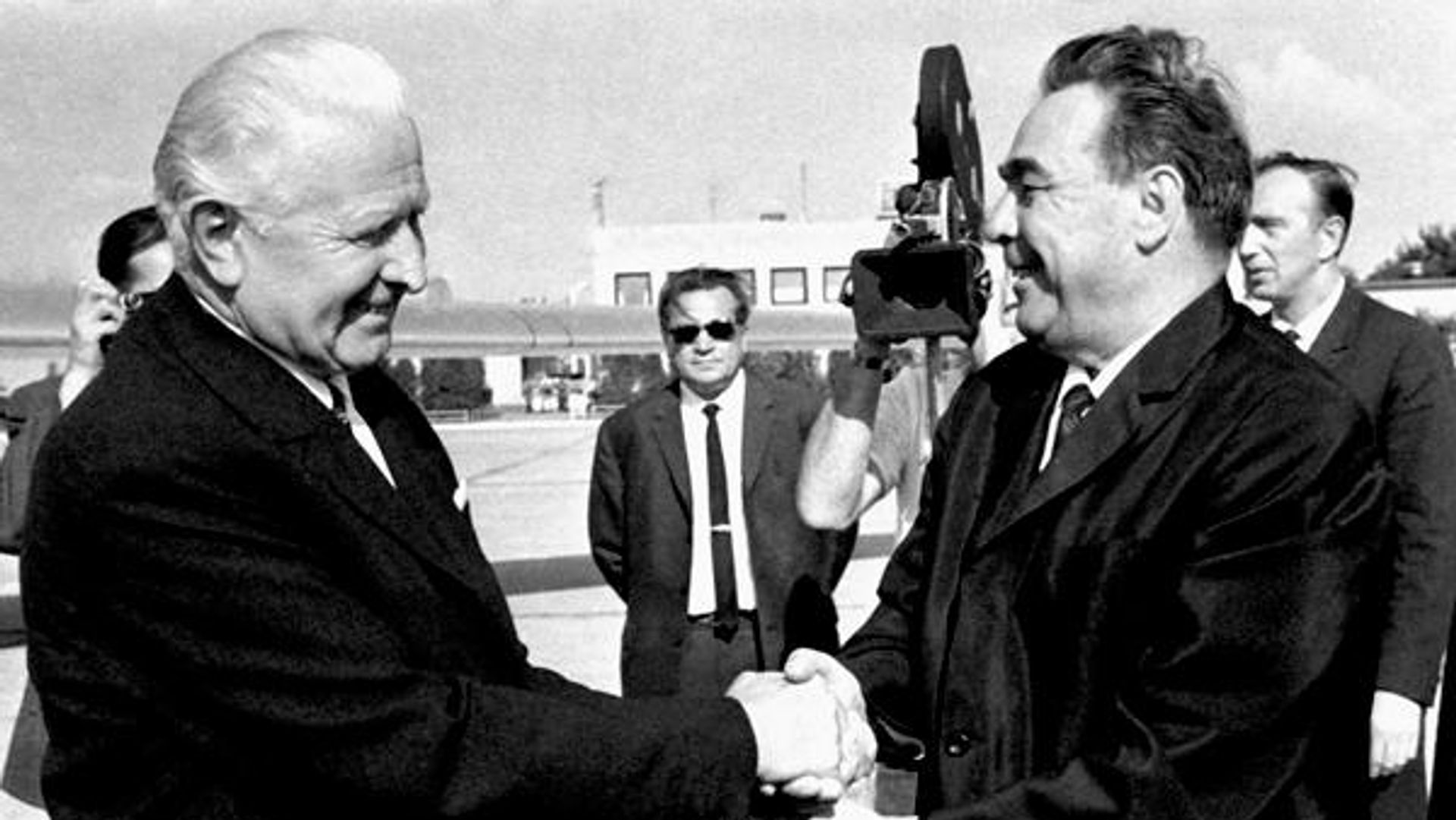 Президент Чехословакии Людвик Свобода и Леонид Брежнев, 26 августа 1968 года Президент Чехословакии Людвик Свобода и Леонид Брежнев, 26 августа 1968 года - РИА Новости, 1920, 26.09.2026