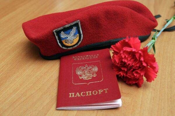 Девять бойцов Беркута получили паспорта России в Крыму