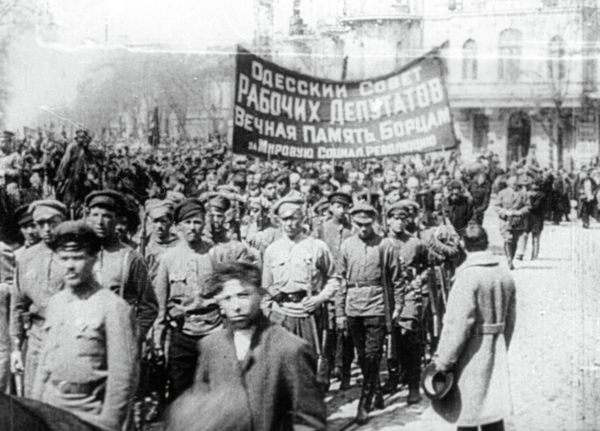 Демонстрация по случаю освобождения Одессы Красной Армией