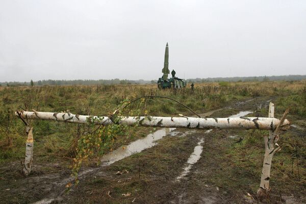Пуск тактической ракеты Точка на военном полигоне в Калининградской области