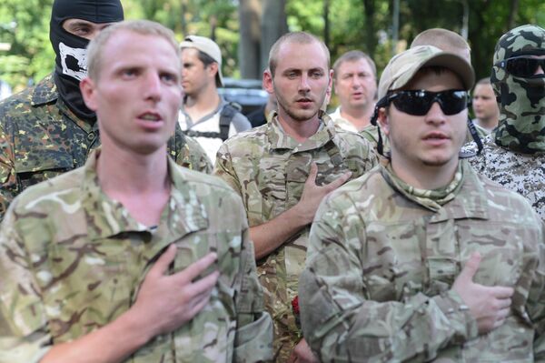 Проводы бойцов батальона нацгвардии Шахтерск в Киеве в зону силовой операции
