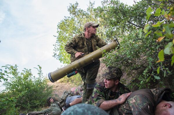 Бой за приграничное село в районе города Снежное в Донецкой области Бой за приграничное село в районе города Снежное в Донецкой области