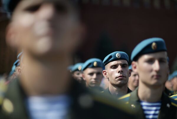 Праздник День ВДВ на улице Ильинке