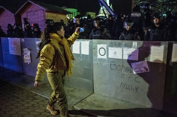 Полиция вытеснила митингующих с площади Независимости