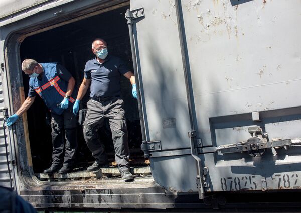 Поезд с телами погибших в авиакатастрофе малайзийского Boeing 777 на станции Торез Донецкой области Поезд с телами погибших в авиакатастрофе малайзийского Boeing 777 на станции Торез Донецкой области