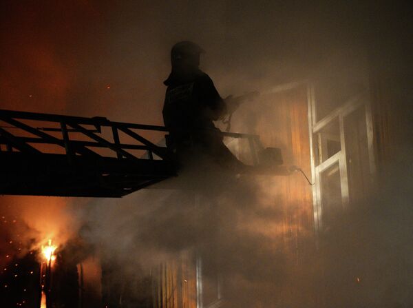 Пожар в двухэтажном деревянном доме в Новосибирске
