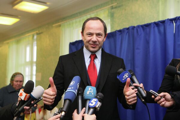 Сергей Тигипко голосует на президентских выборах в Киеве