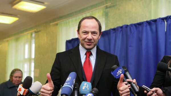 Сергей Тигипко голосует на президентских выборах в Киеве