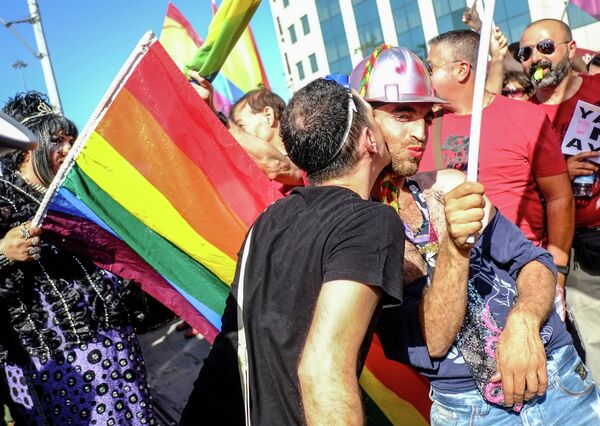 Гей-парад в Стамбуле