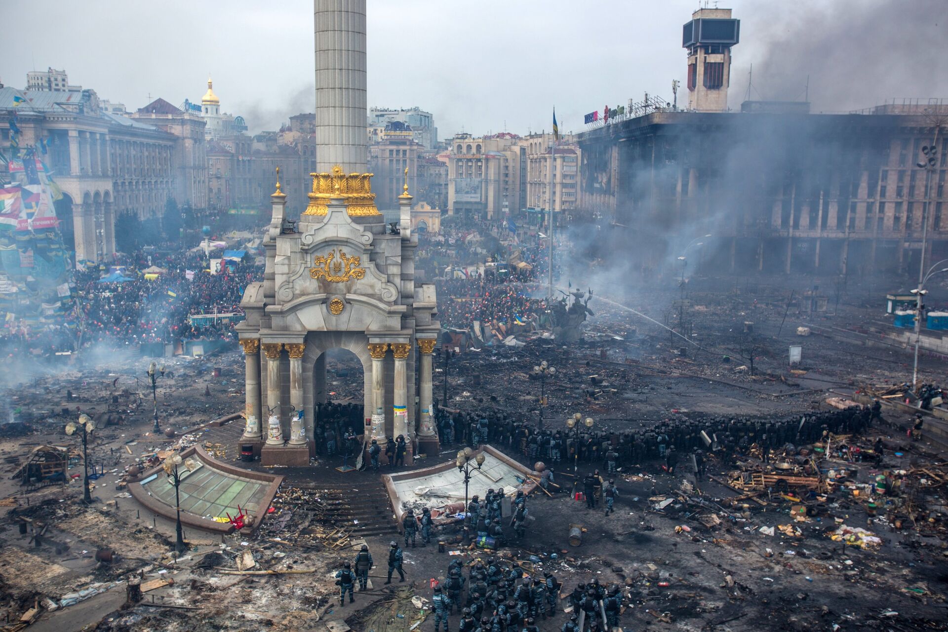 Майдан кратко и понятно. Майдан на Украине в 2014. Киев площадь независимости Евромайдан. Майдан Незалежности Киев 2014. Майдан 2014 площадь независимости.