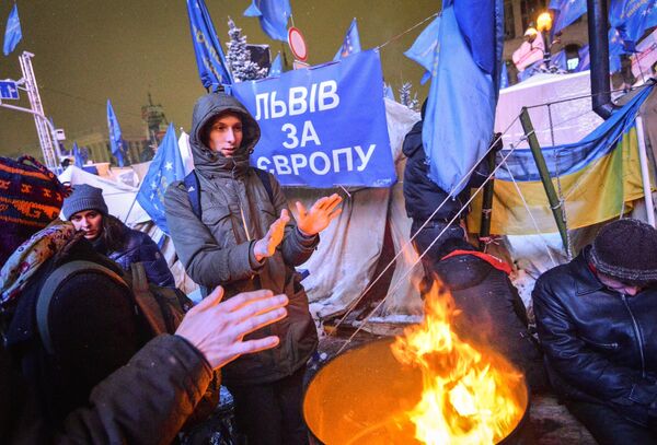 Милиция штурмует баррикады в Киеве Милиция штурмует баррикады в Киеве